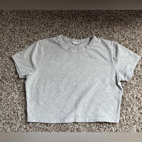 Cotton On Tops - Cotton On Gray Cropped Tee – Size Medium | Used but in Excellent Condition